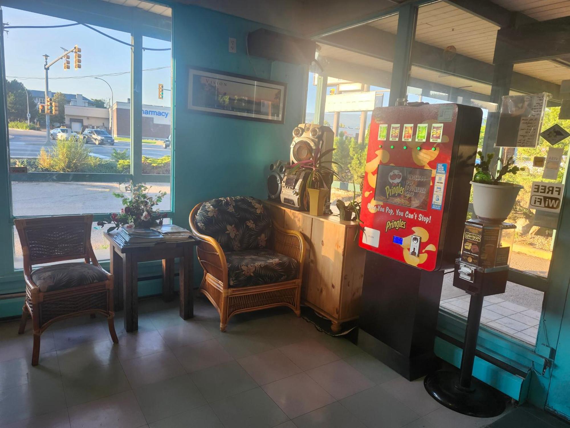 Tiki Village Inn Вернон Екстер'єр фото