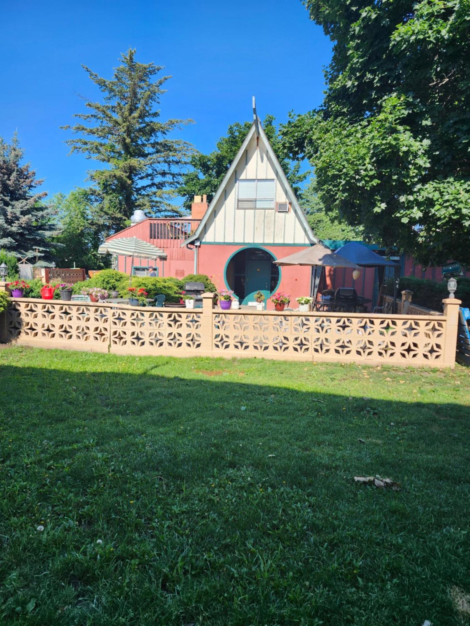 Tiki Village Inn Вернон Екстер'єр фото