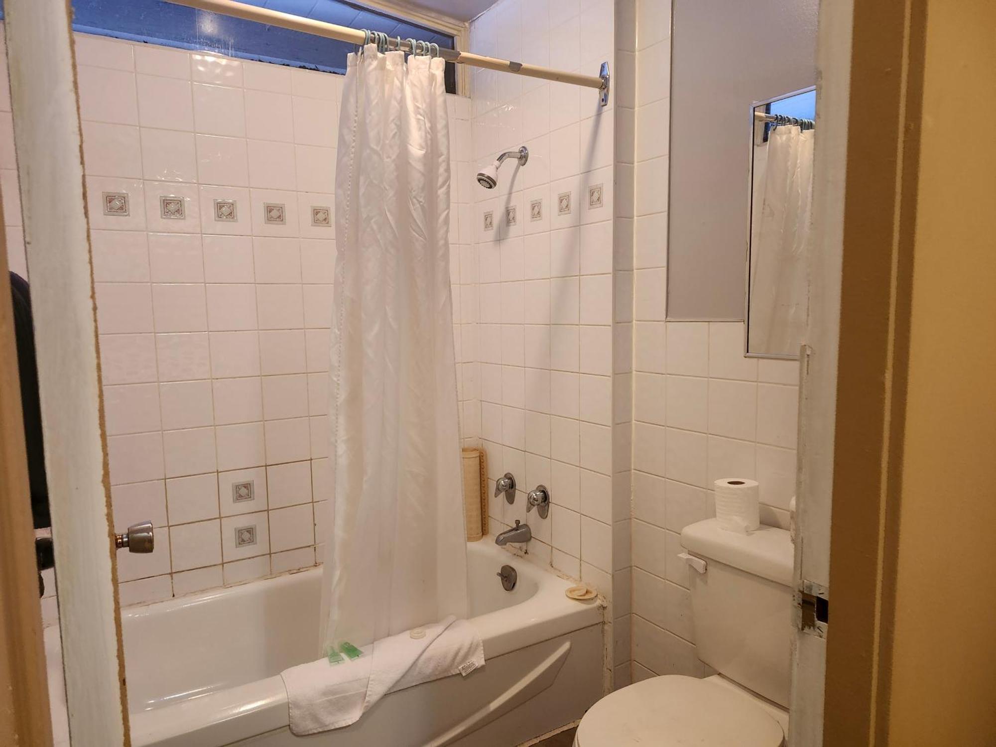 Tiki Village Inn Вернон Екстер'єр фото