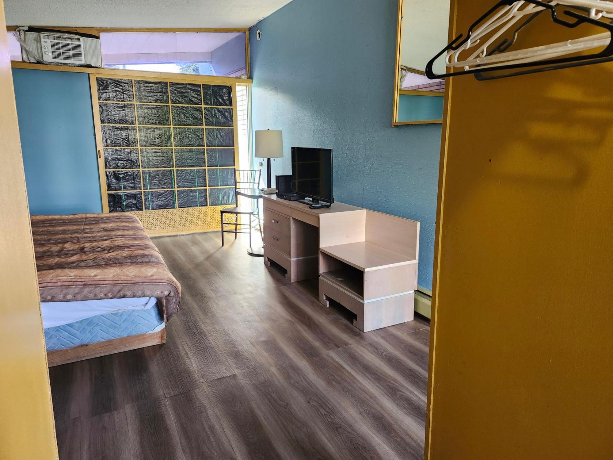 Tiki Village Inn Вернон Екстер'єр фото