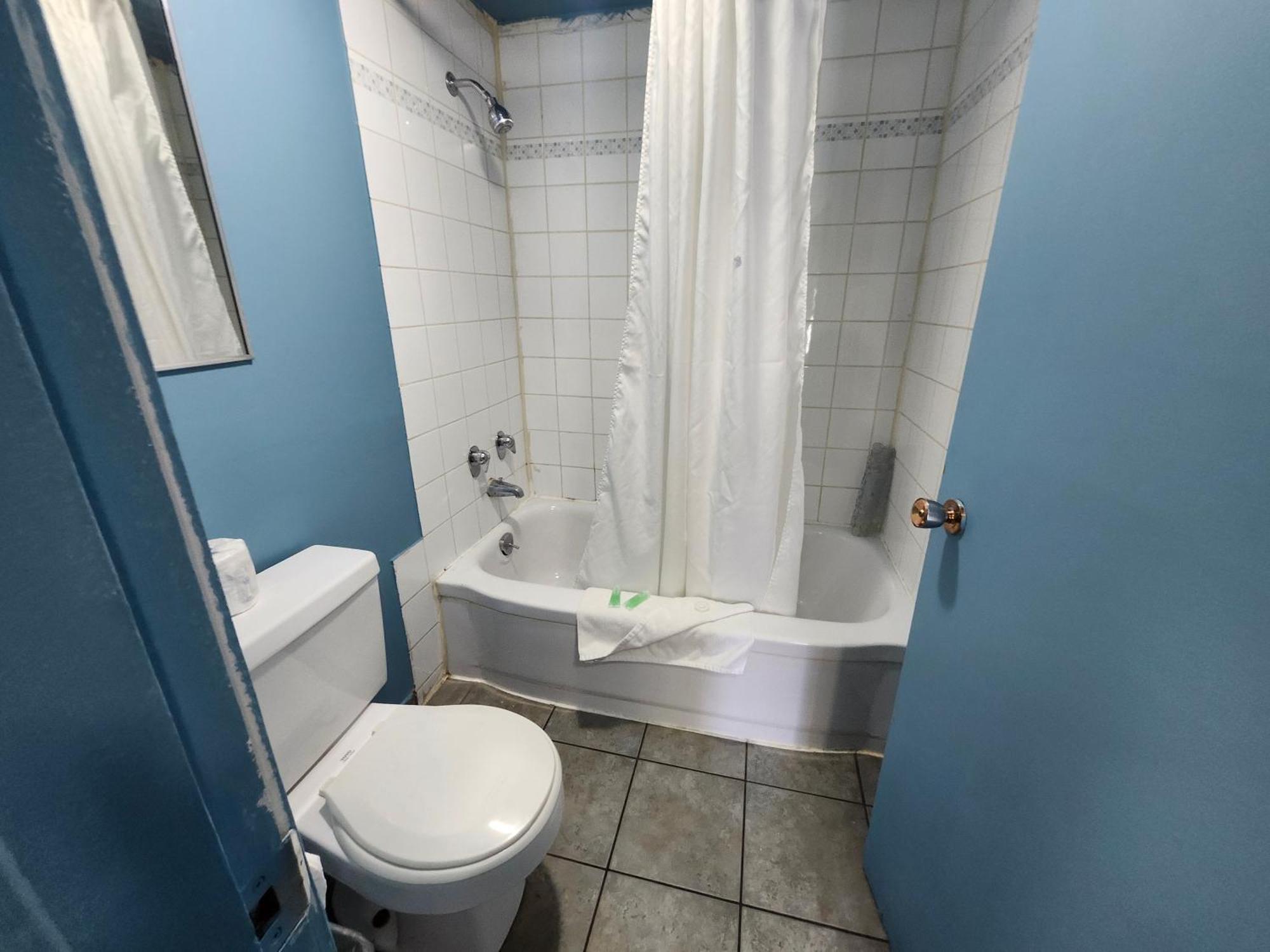 Tiki Village Inn Вернон Екстер'єр фото