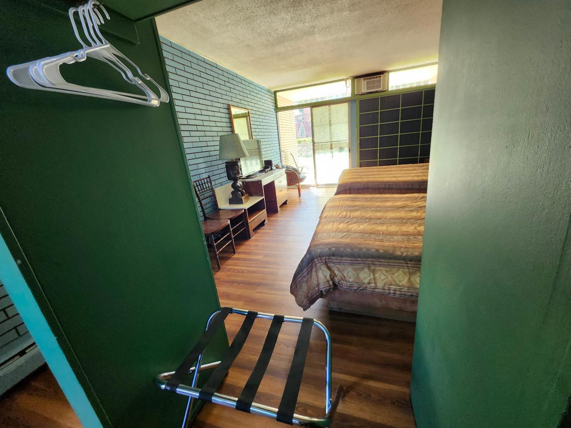 Tiki Village Inn Вернон Екстер'єр фото